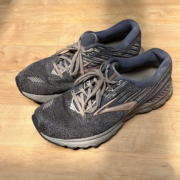 Brooks Adrenaline GTS 19 Grey/Peach women’s running shoes, size 11, GUC - Picture 3 of 8